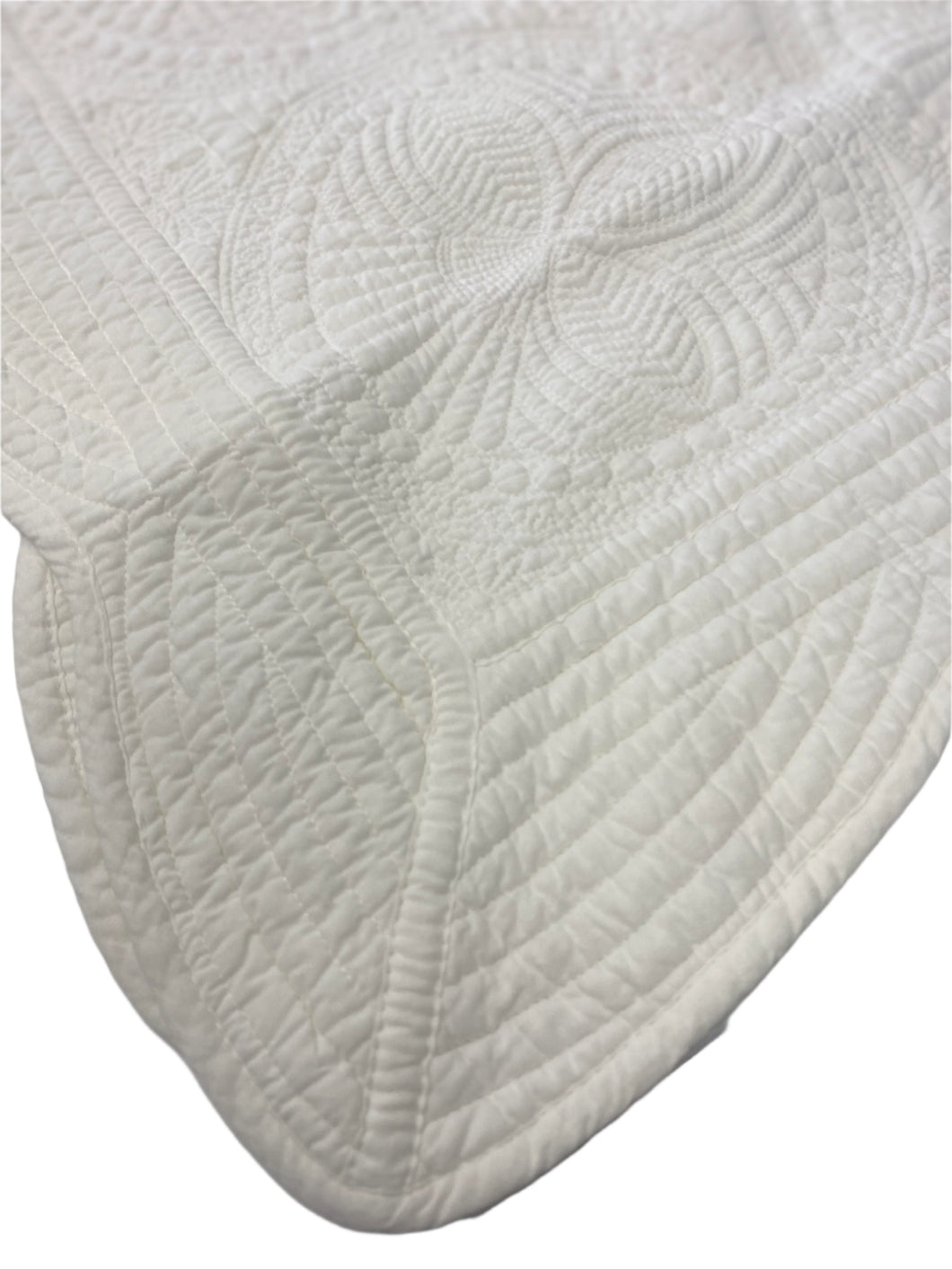 Quilt Scalloped White